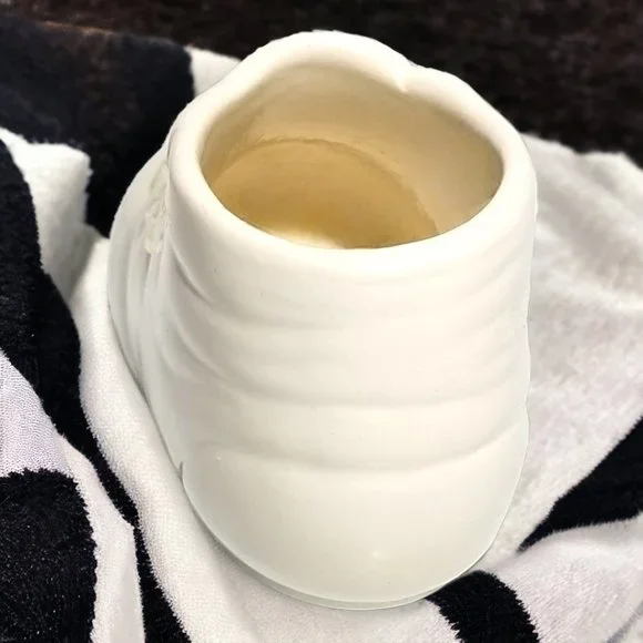 Vintage Porcelain Baby Bootie Shoe Handmade & Hand Painted Keepsake W/ Gold Trim - Picture 5 of 9